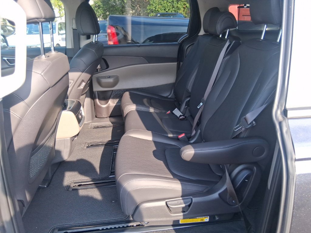 Certified 2026 Kia Carnival EX FWD image 15
