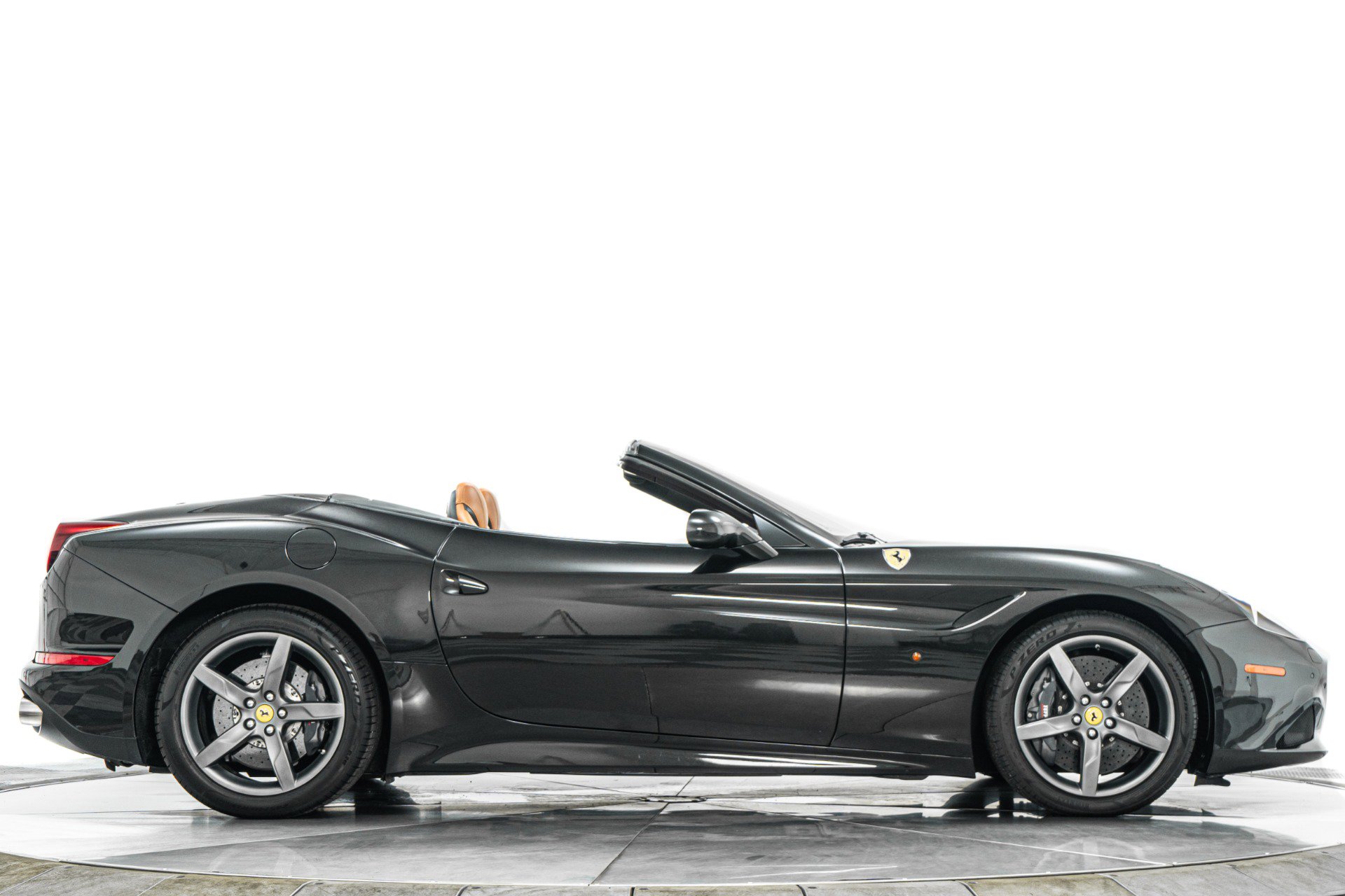 Used 2015 Ferrari California T RWD image 51