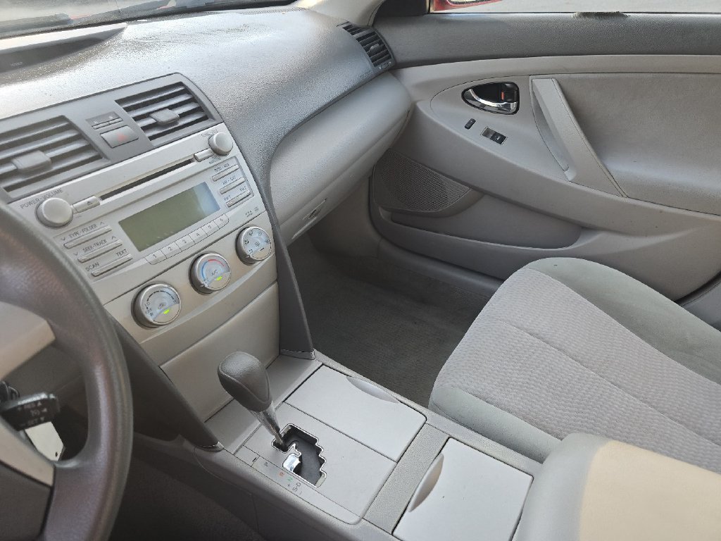 Used 2011 Toyota Camry LE FWD image 24