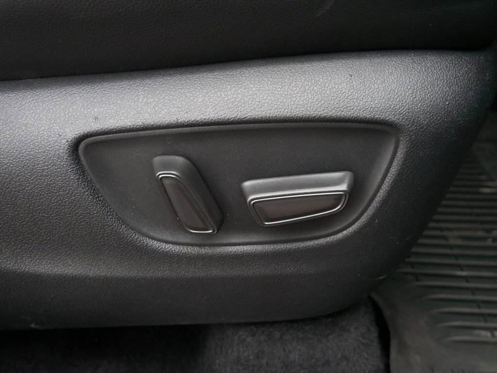 Used 2021 Toyota Highlander XLE image 25