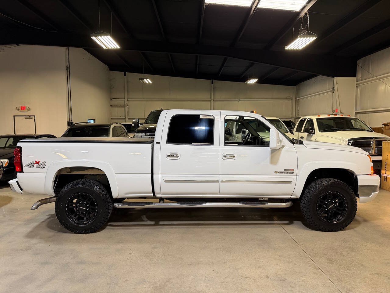 Used 2006 Chevrolet Silverado 2500 LT w/ Onstar Plus Package AWD/4WD image 19