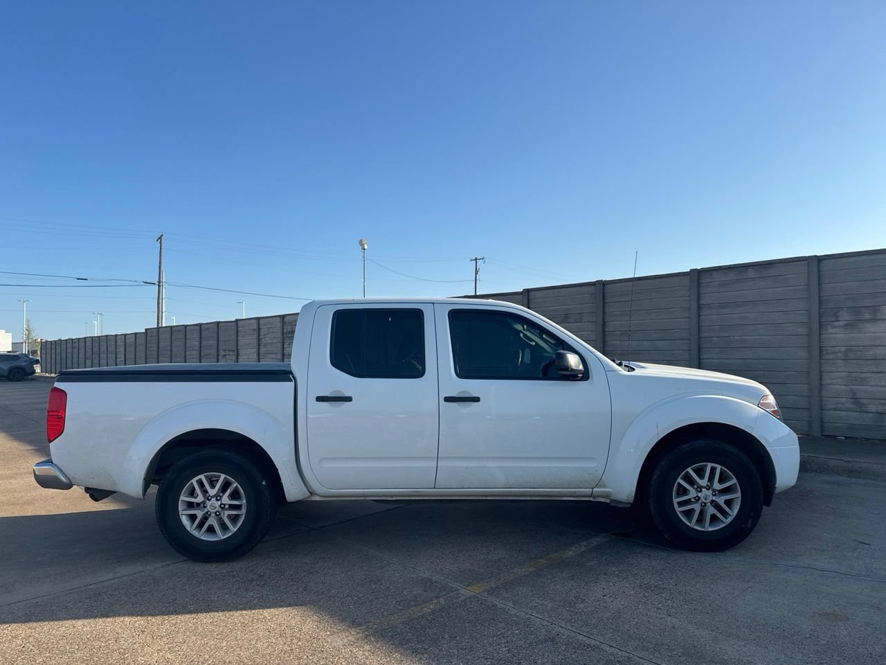Used 2016 Nissan Frontier SV RWD image 23