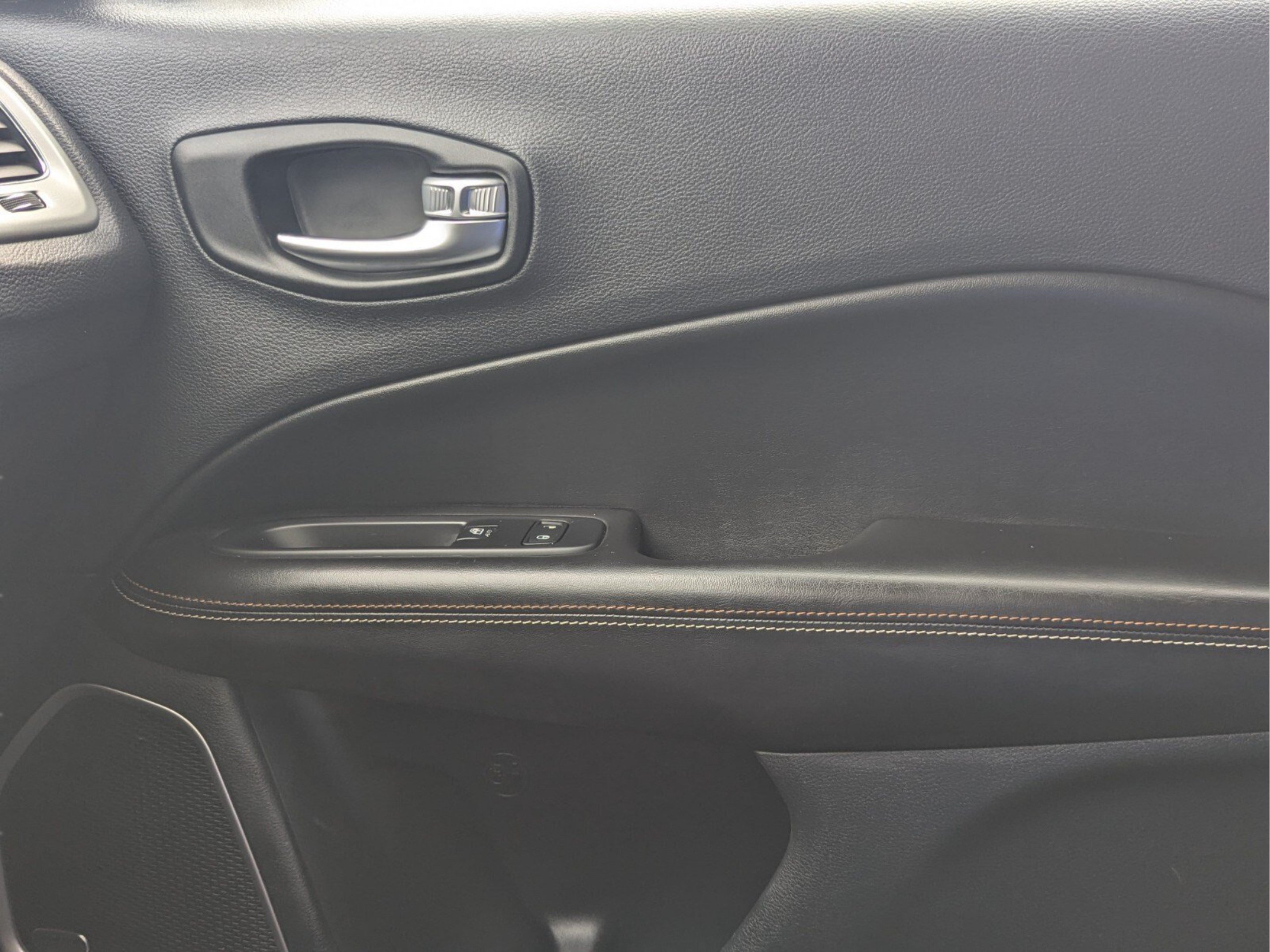 Used 2021 Jeep Compass Latitude w/ Sun and Sound Group FWD image 29
