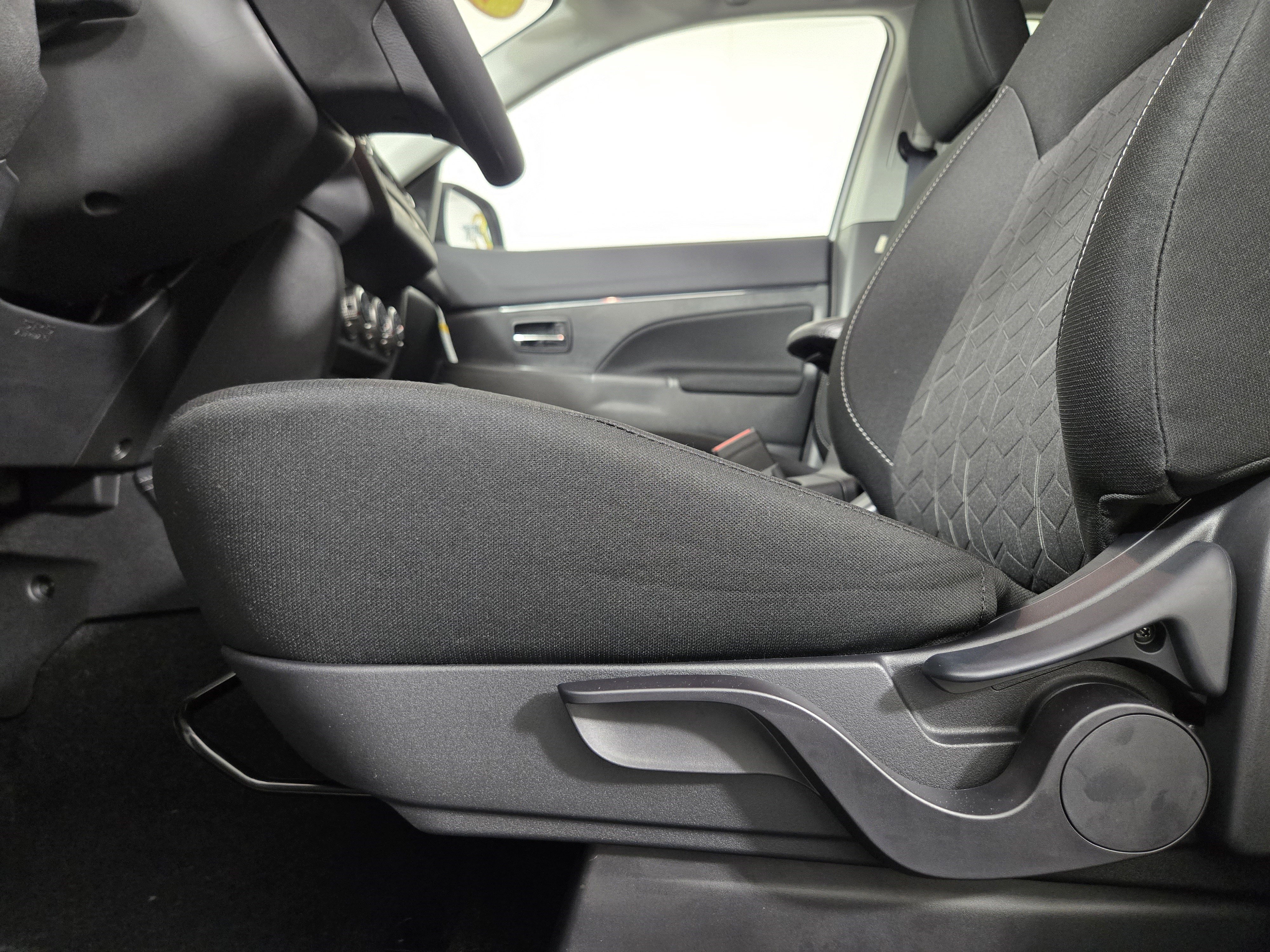 New 2025 Mitsubishi Outlander Sport ES image 27