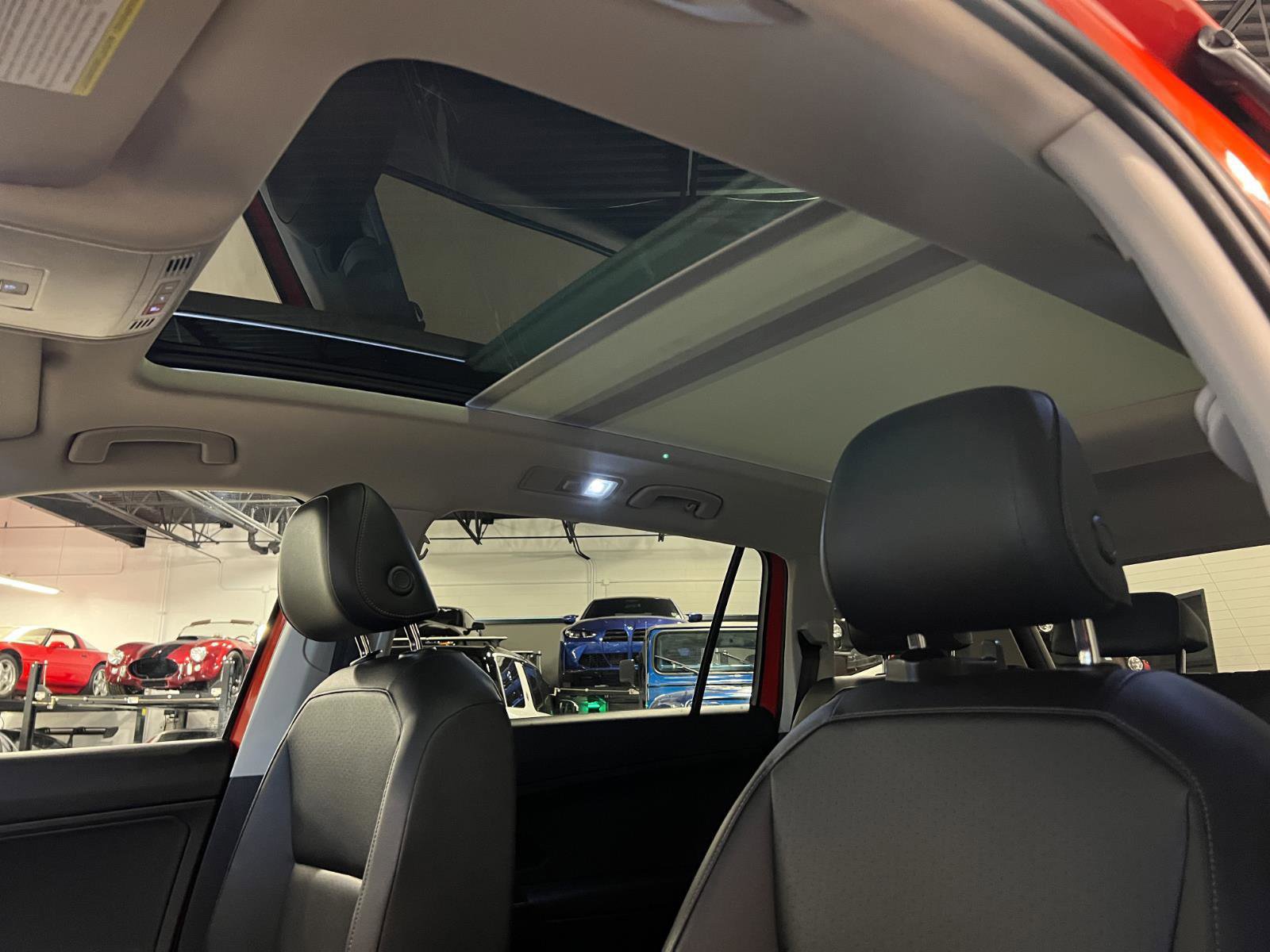 Used 2018 Volkswagen Tiguan SEL AWD/4WD image 24