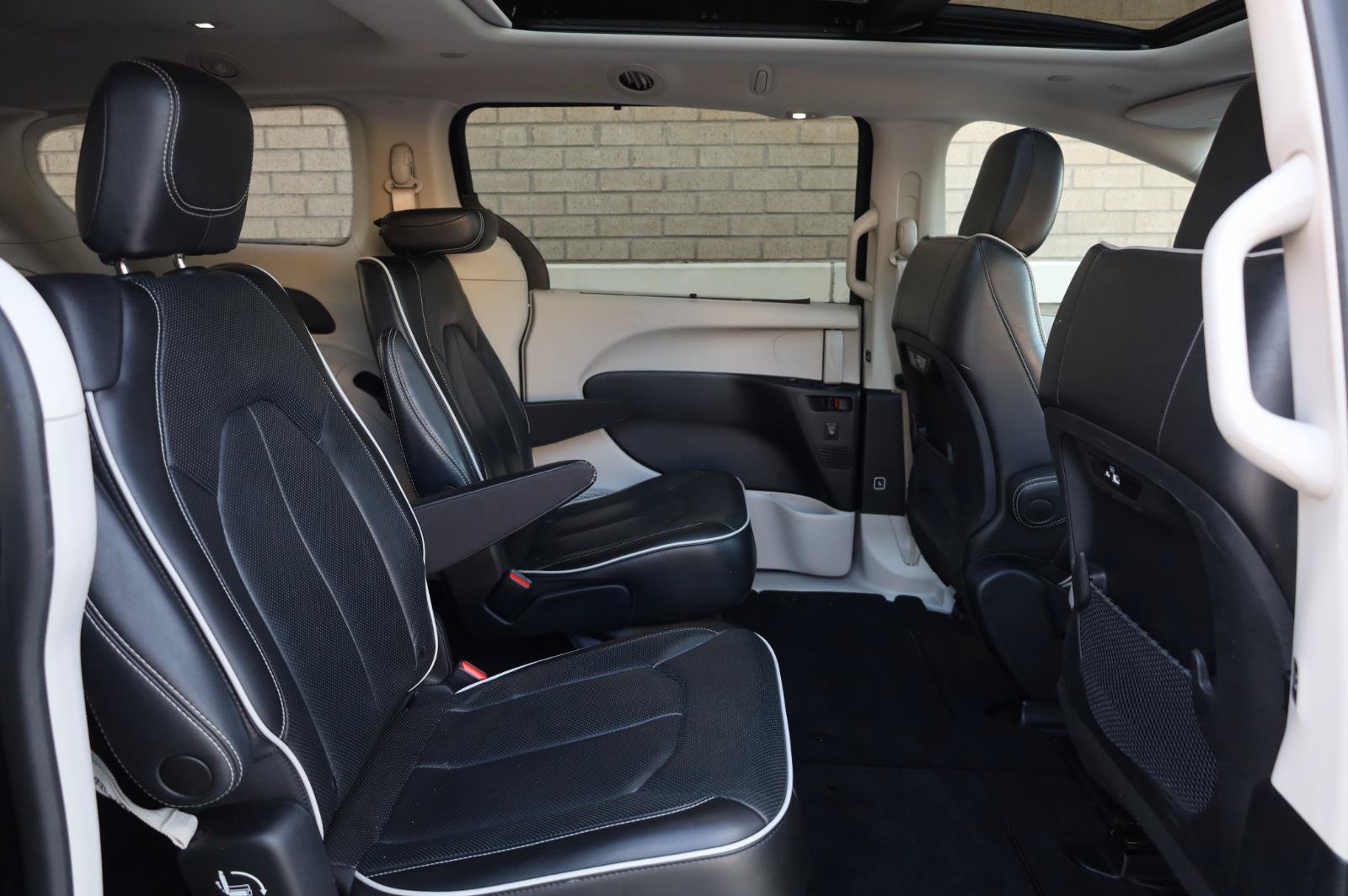 Used 2022 Chrysler Pacifica Limited FWD image 23
