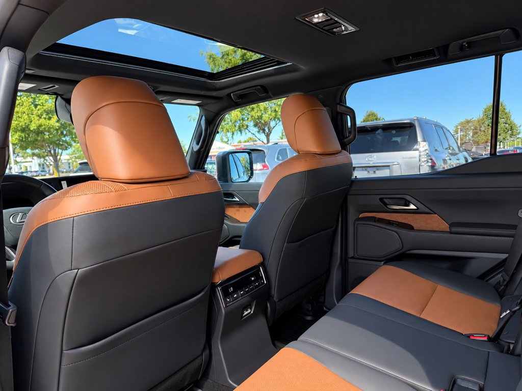 Used 2024 Lexus GX 550 w/ Accessory Package (2T) AWD/4WD image 18
