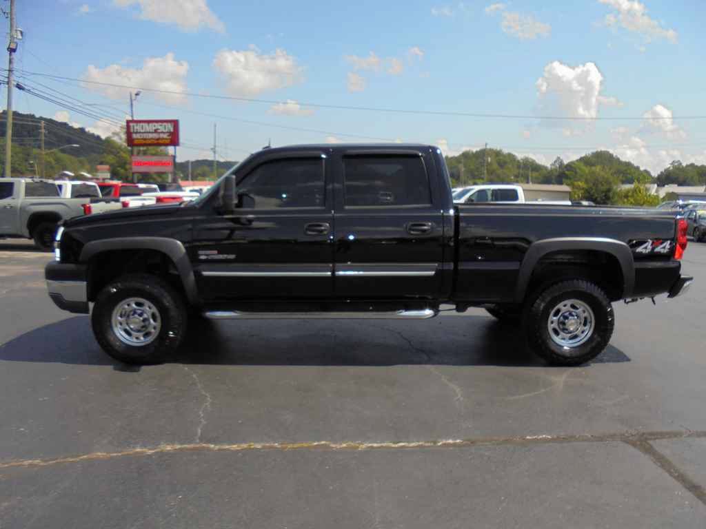 Used 2004 Chevrolet Silverado 2500 LT w/ Skid Plate Package AWD/4WD image 1