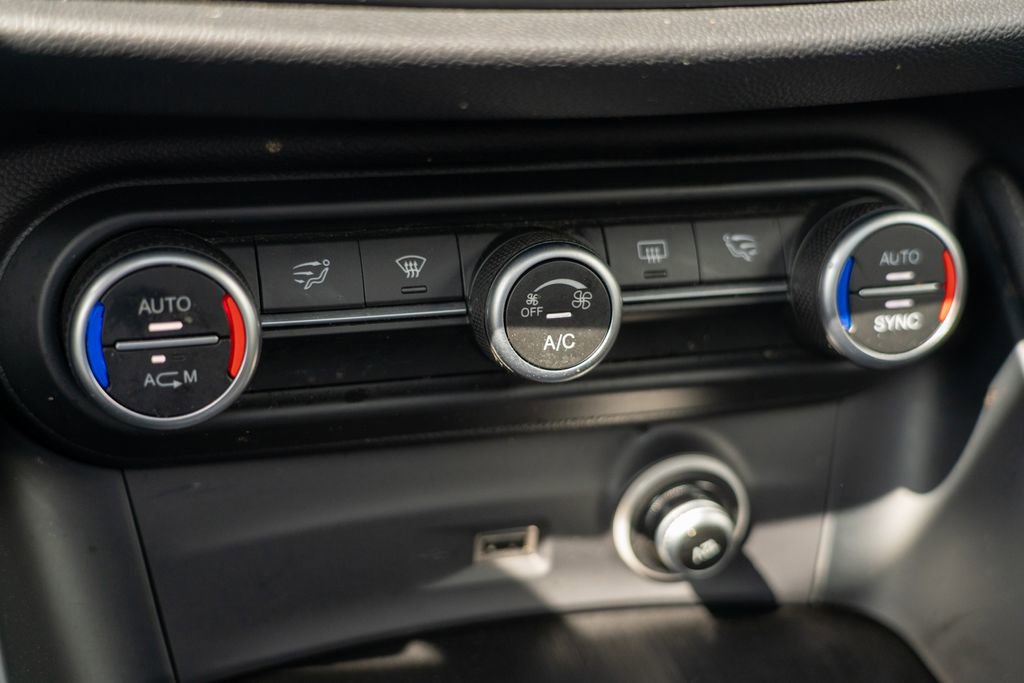 Used 2018 Alfa Romeo Stelvio AWD image 25
