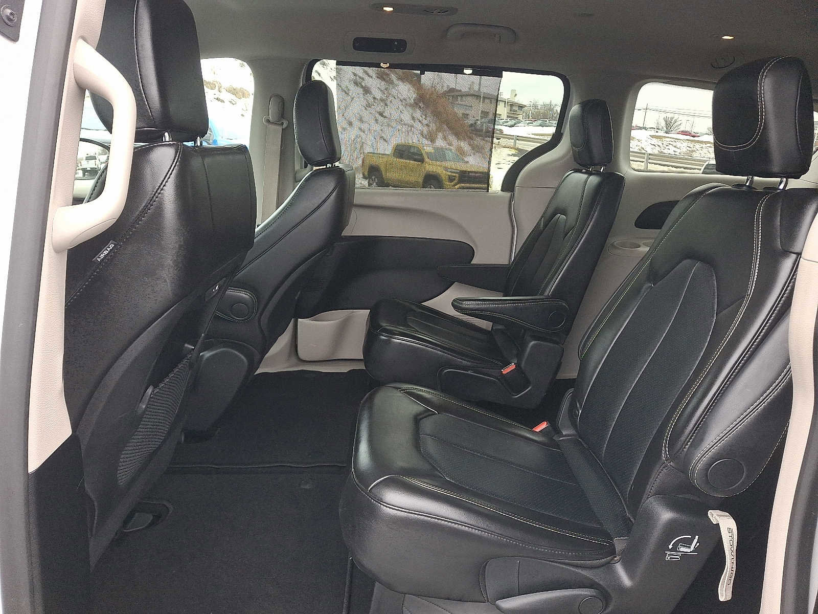 Used 2024 Chrysler Pacifica Touring-L image 10