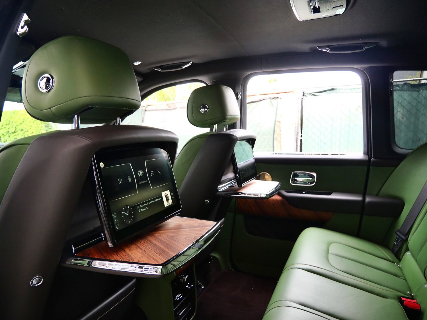 Used 2023 Rolls-Royce Cullinan w/ Cullinan Package image 30