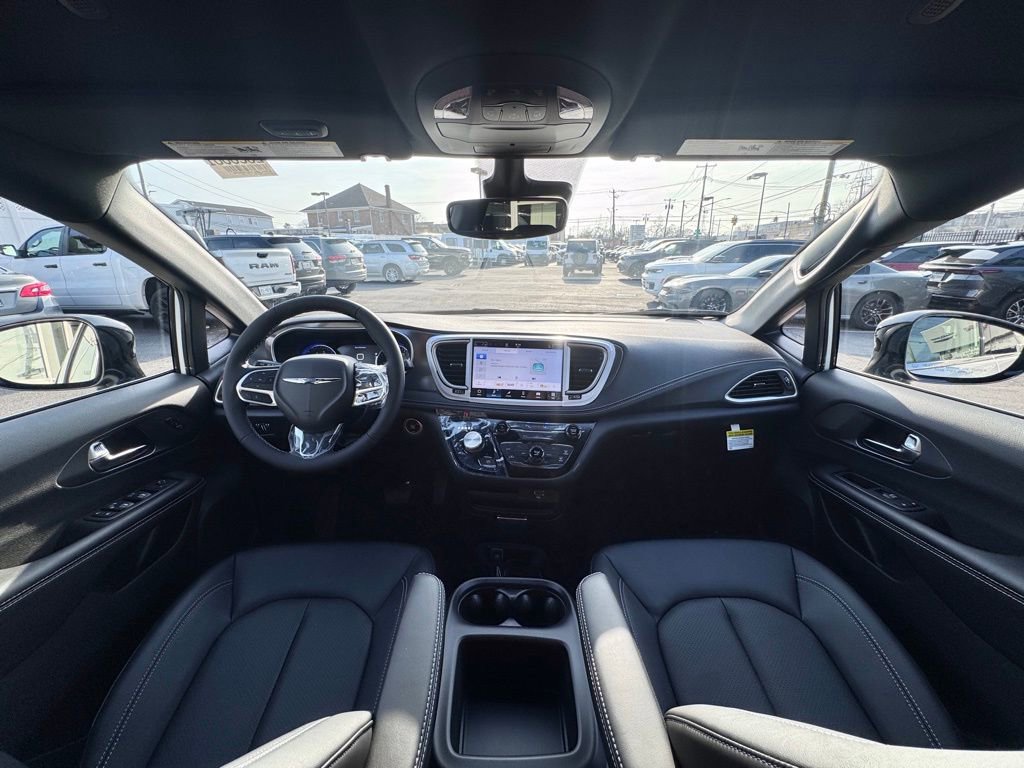 New 2026 Chrysler Pacifica Select AWD/4WD image 13