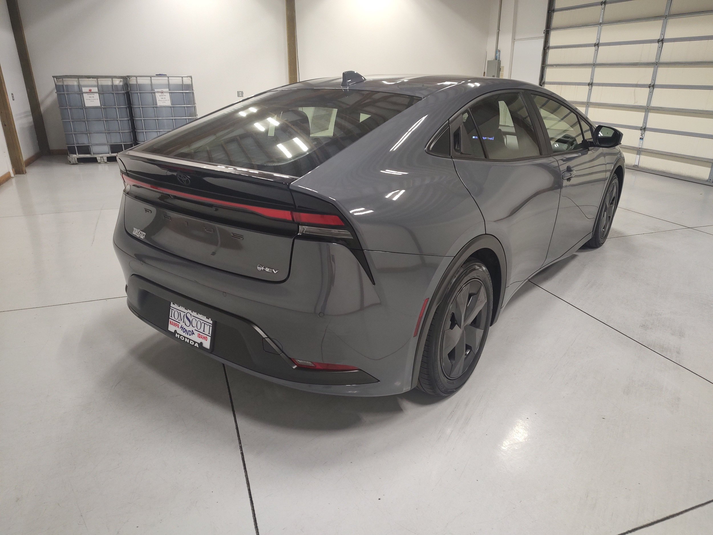 Used 2025 Toyota Prius LE FWD image 13
