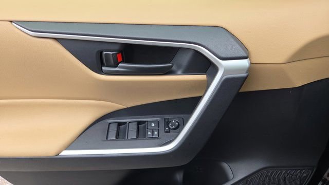 Certified 2025 Toyota RAV4 LE image 22