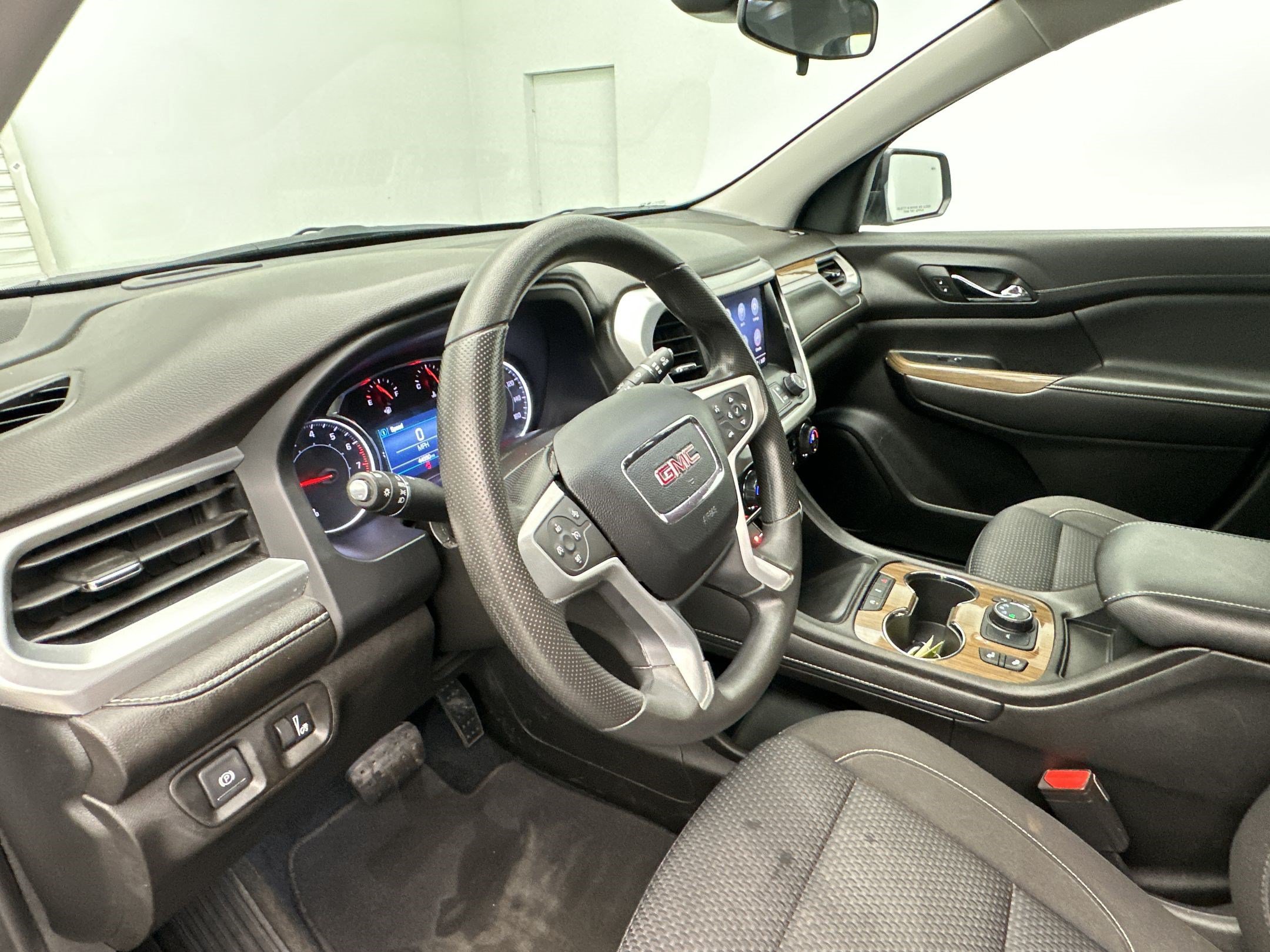 Certified 2023 GMC Acadia SLE w/ Driver Convenience Package AWD/4WD image 4
