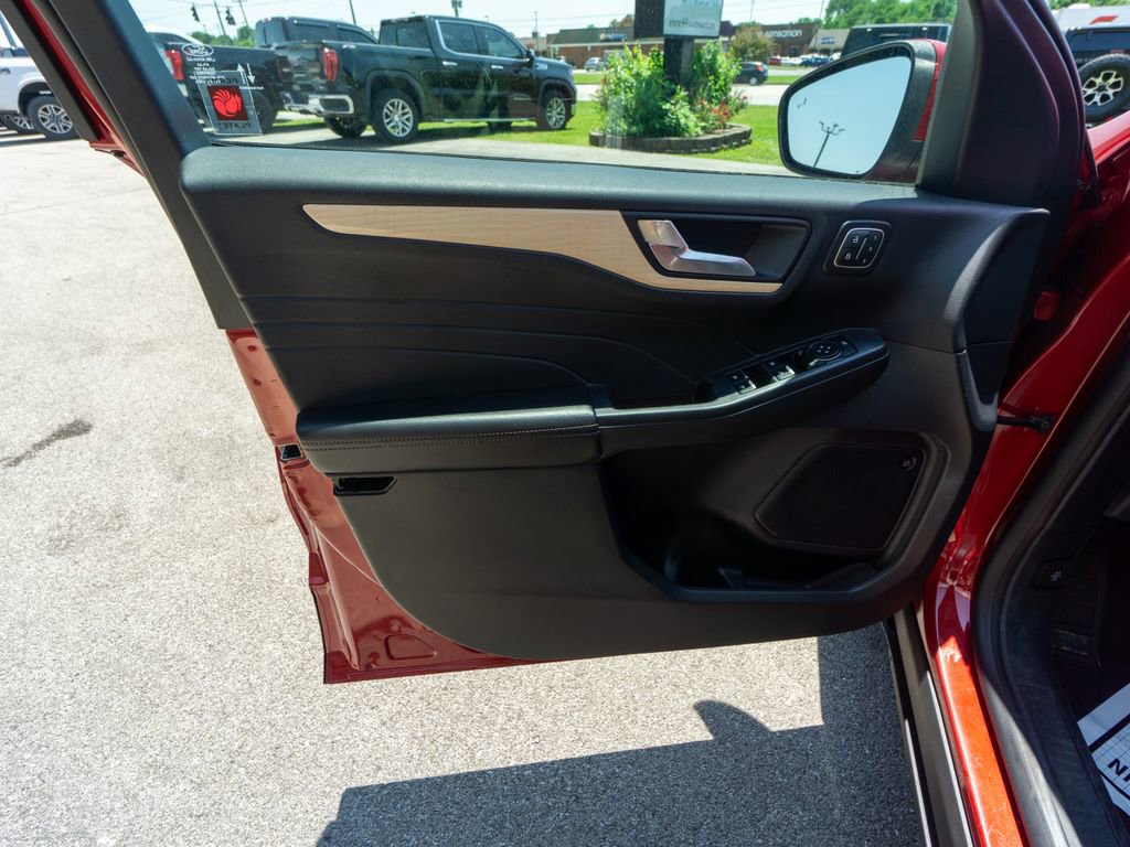 Used 2022 Ford Escape Titanium w/ Titanium Elite Package image 17