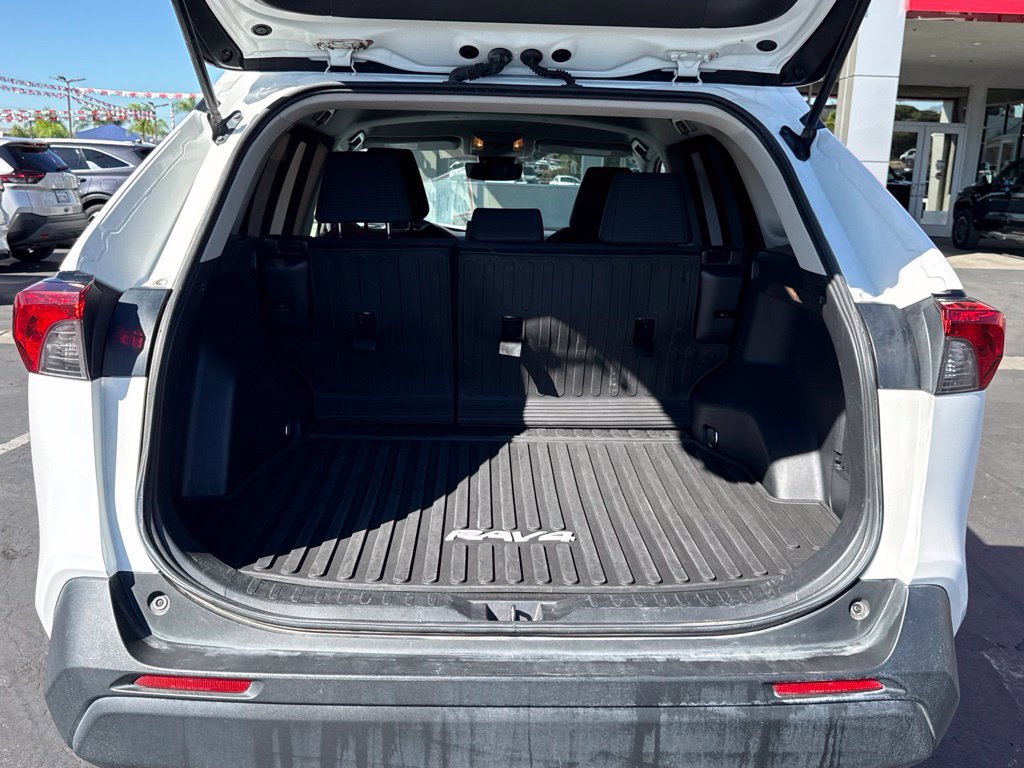 Certified 2021 Toyota RAV4 LE AWD/4WD image 18