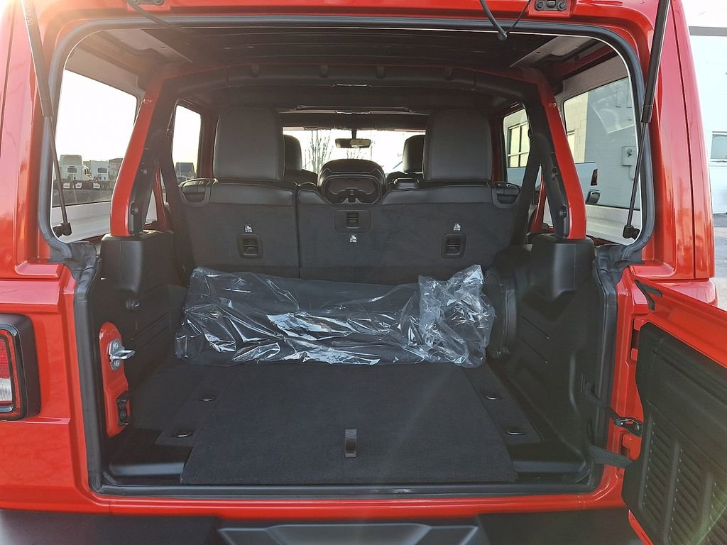 Used 2023 Jeep Wrangler Altitude image 35