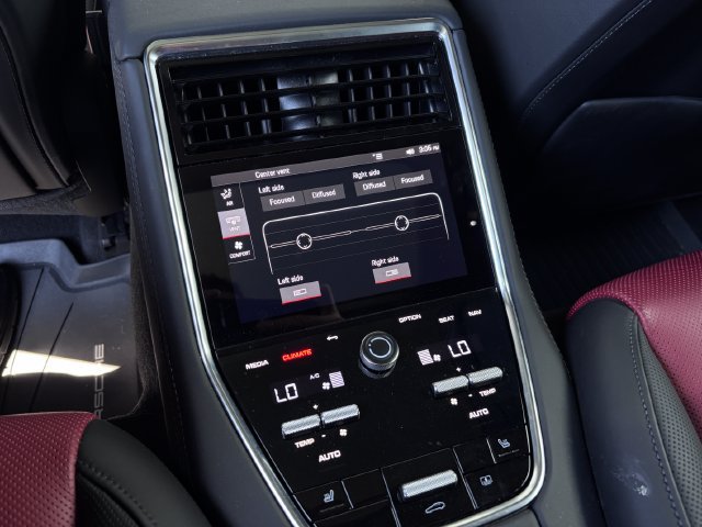 Certified 2023 Porsche Panamera 4 Platinum Edition AWD/4WD image 26