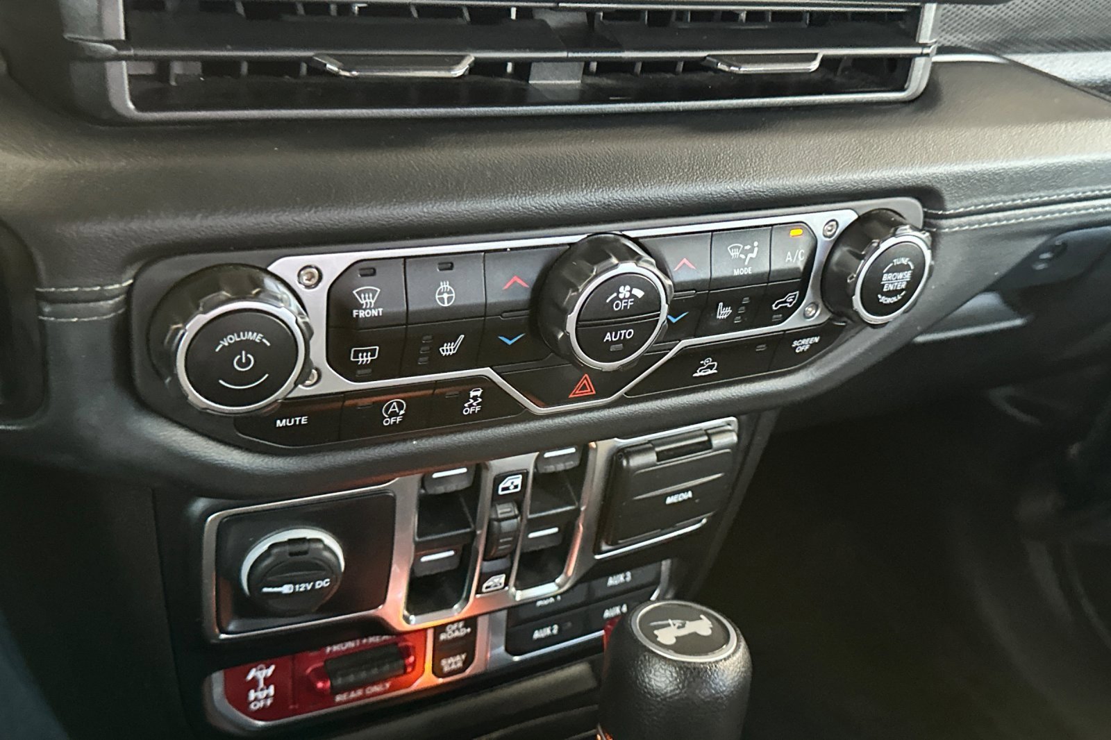 Used 2024 Jeep Wrangler Rubicon w/ Convenience Group image 28