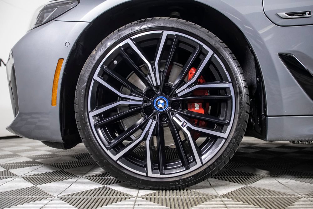 Used 2023 BMW 530e w/ M Sport Package RWD image 39