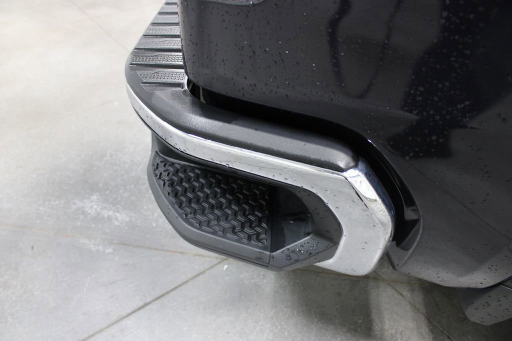 Used 2024 GMC Sierra 1500 SLT image 12
