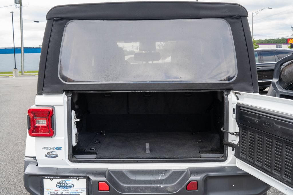 Used 2024 Jeep Wrangler Unlimited Sahara AWD/4WD image 9