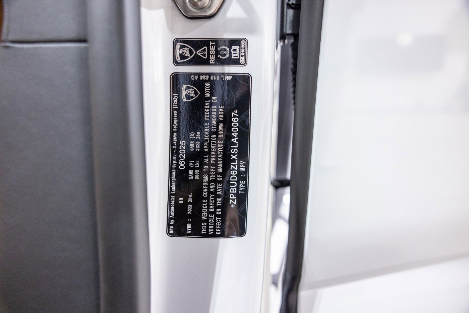 Used 2025 Lamborghini Urus SE image 49