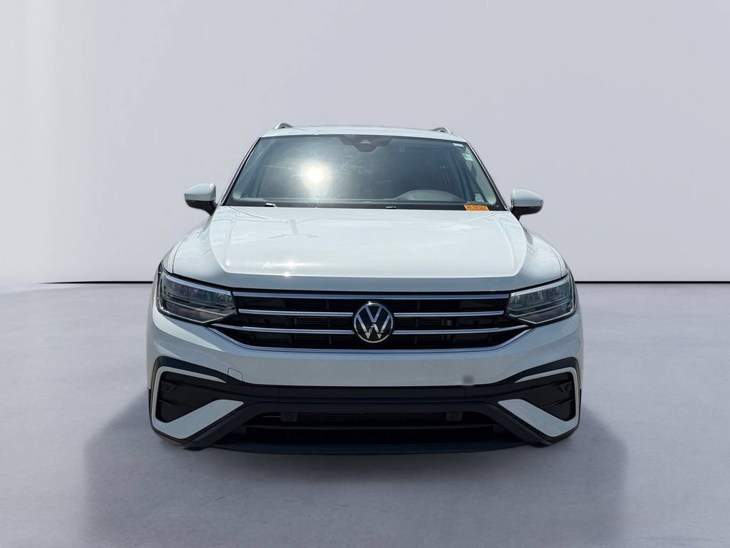 Used 2024 Volkswagen Tiguan SE FWD image 8