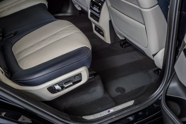 Used 2020 BMW X7 xDrive40i w/ M Sport Package AWD/4WD image 46