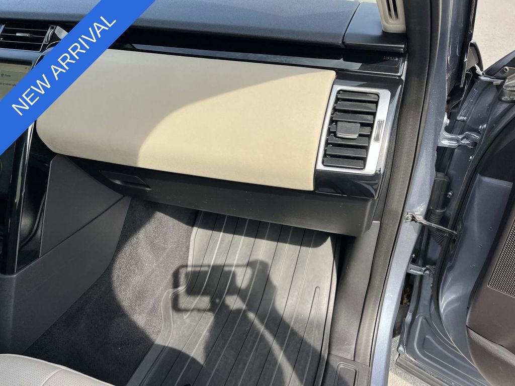 Used 2018 Land Rover Discovery SE image 27