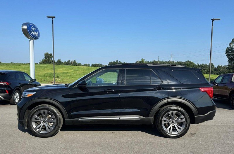 Used 2024 Ford Explorer XLT w/ Equipment Group 202A AWD/4WD image 5