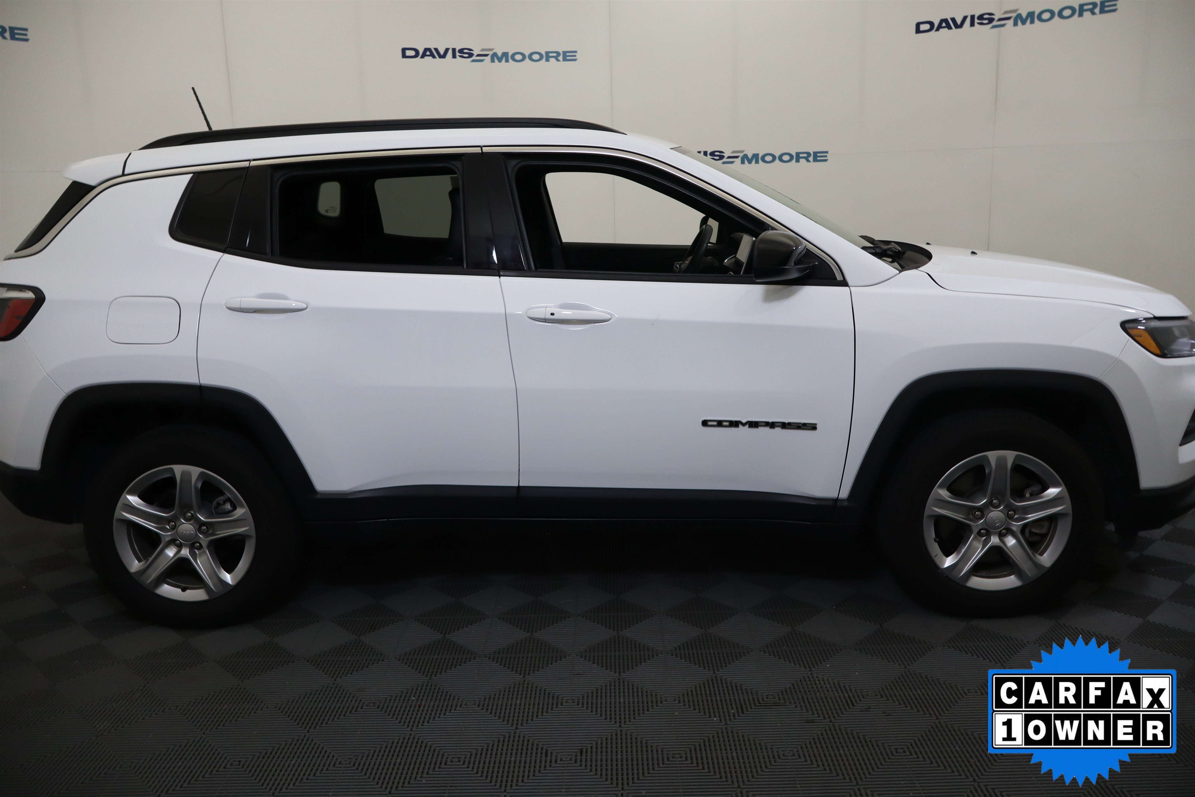 Used 2024 Jeep Compass Latitude AWD/4WD image 5