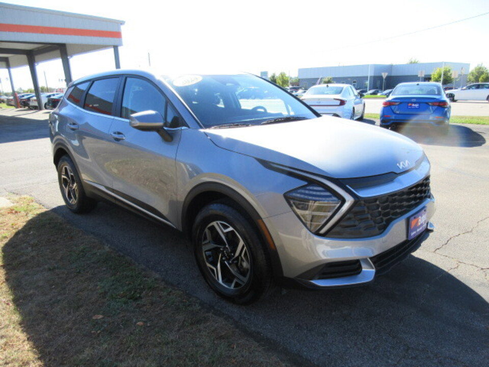 Used 2024 Kia Sportage LX image 7