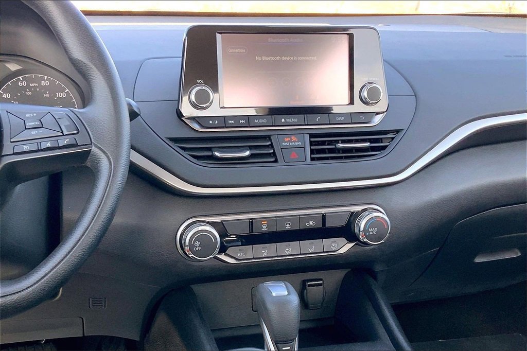 Used 2024 Nissan Altima 2.5 S image 11