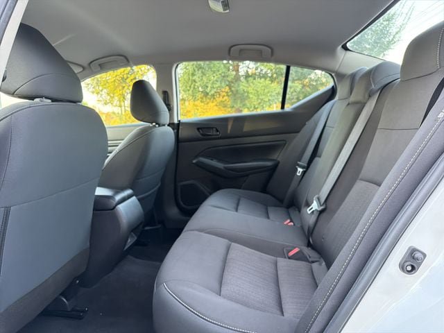 Used 2025 Nissan Altima 2.5 SV FWD image 13