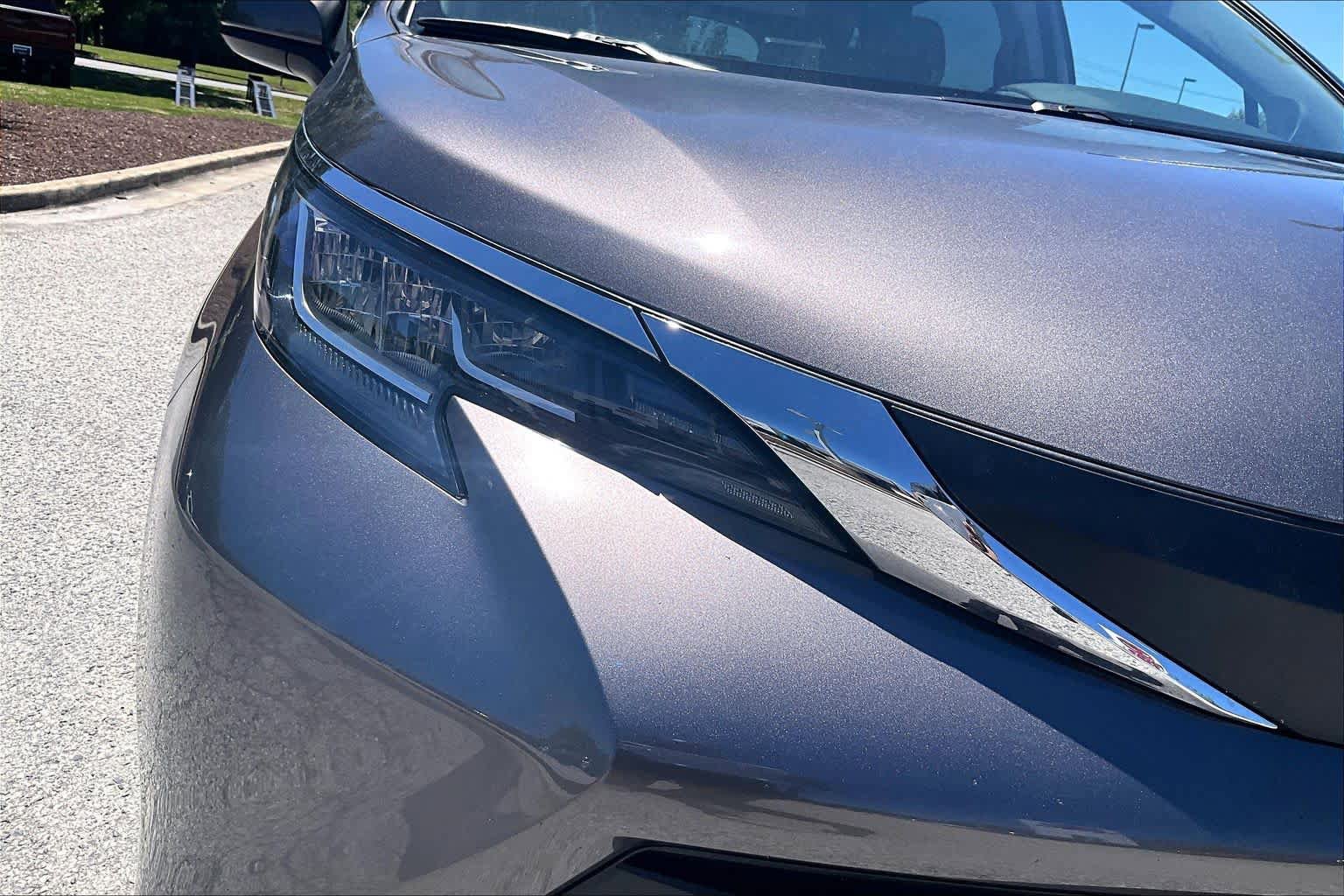 Used 2021 Toyota Sienna XLE w/ XLE Plus Package FWD image 28