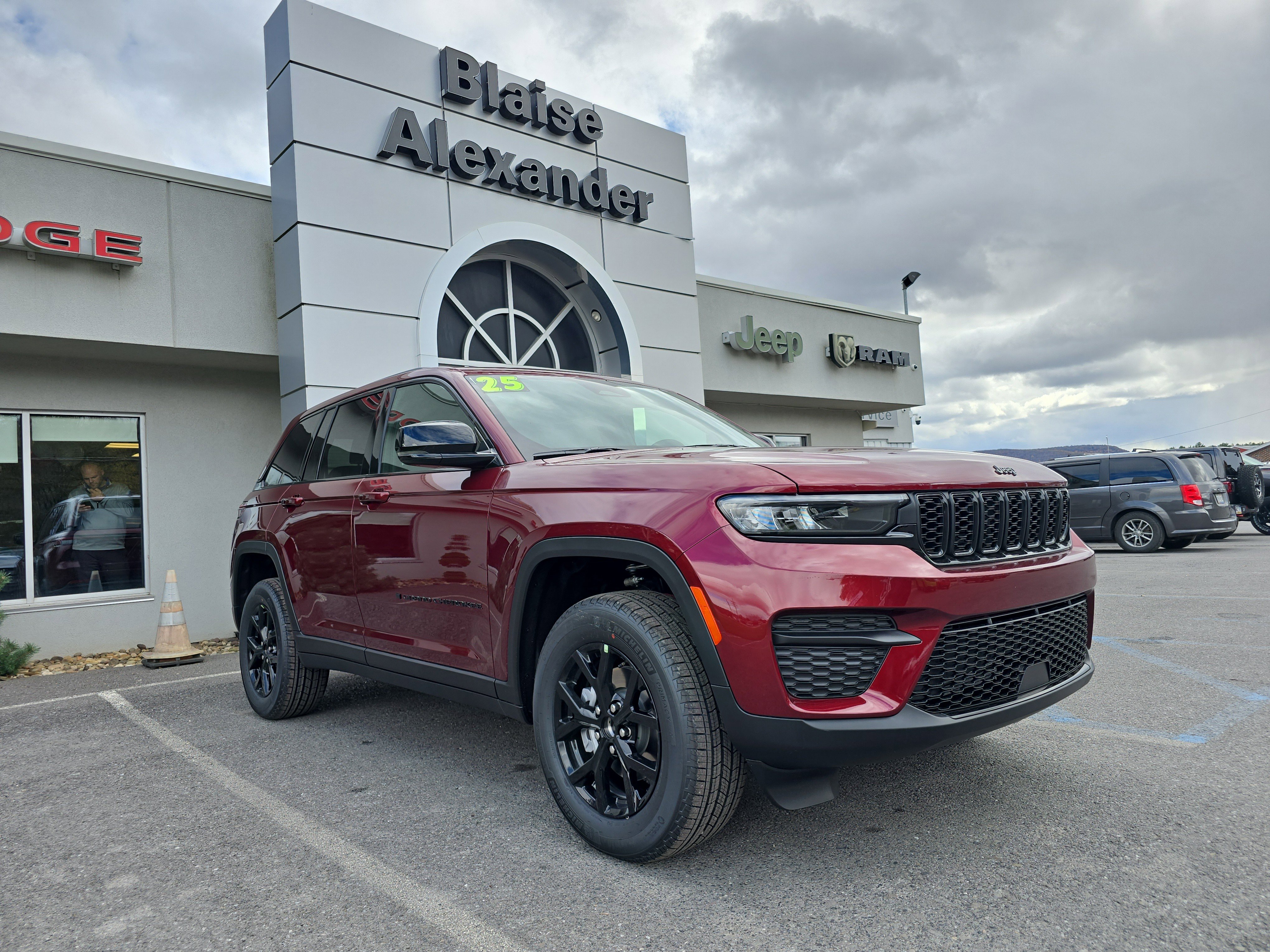 New 2025 Jeep Grand Cherokee Altitude image 1
