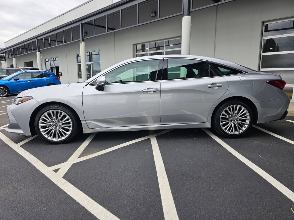 Used 2020 Toyota Avalon Limited w/ Advanced Safety Package FWD image 2