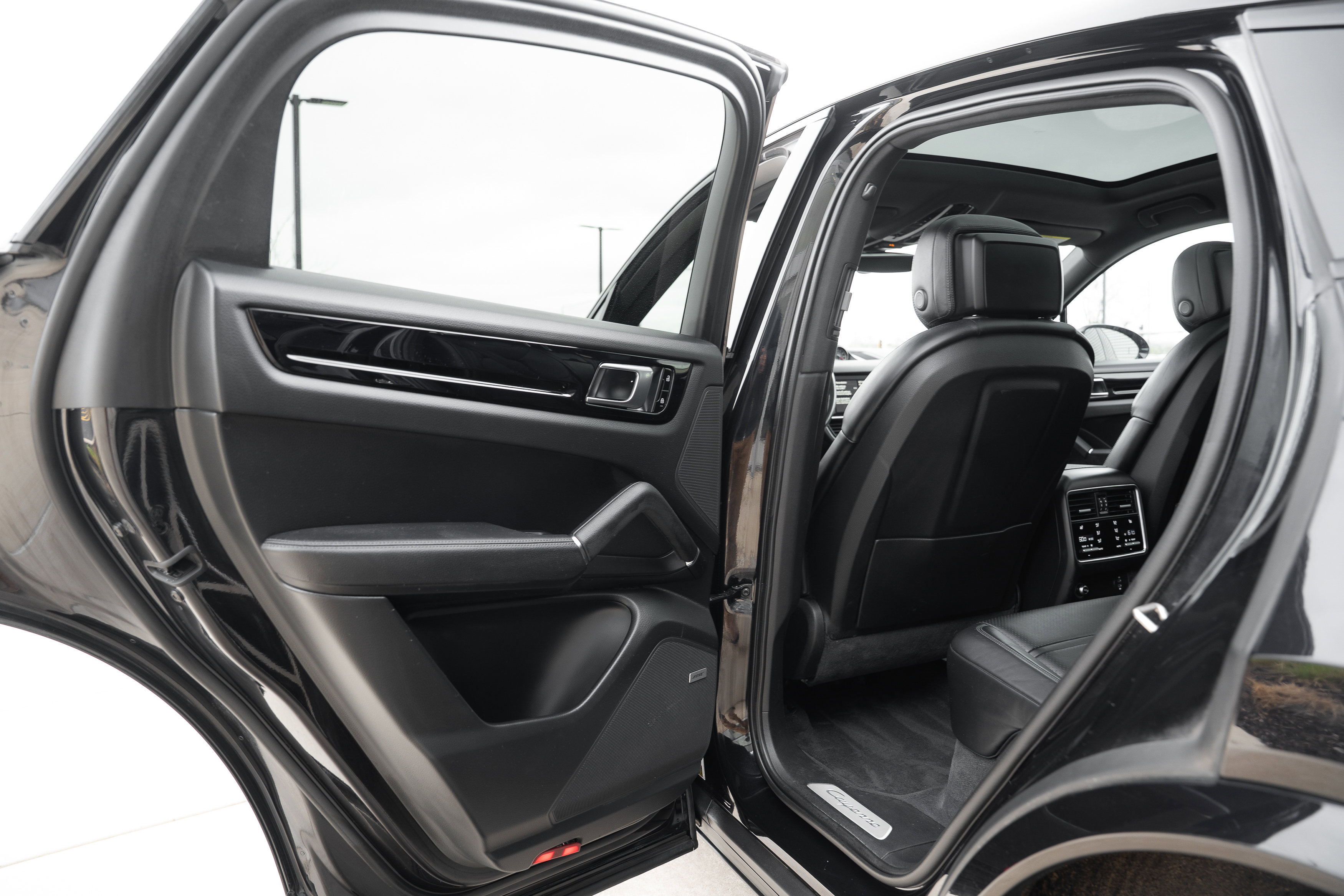 Used 2021 Porsche Cayenne Coupe image 29