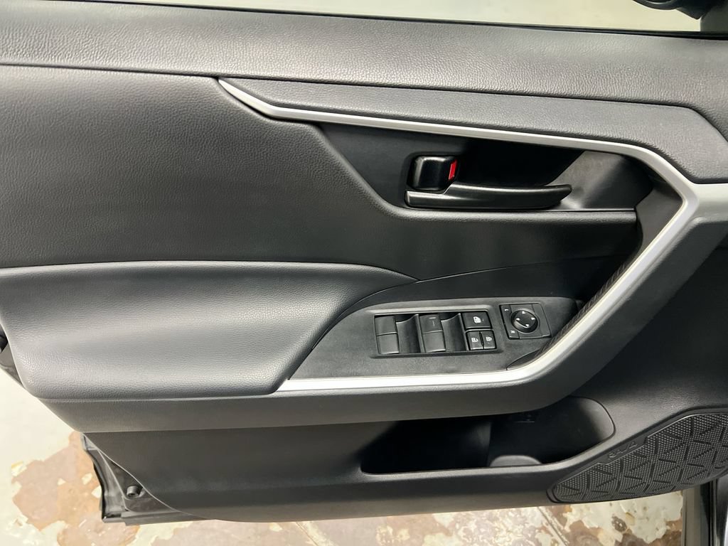 Used 2023 Toyota RAV4 LE AWD/4WD image 21