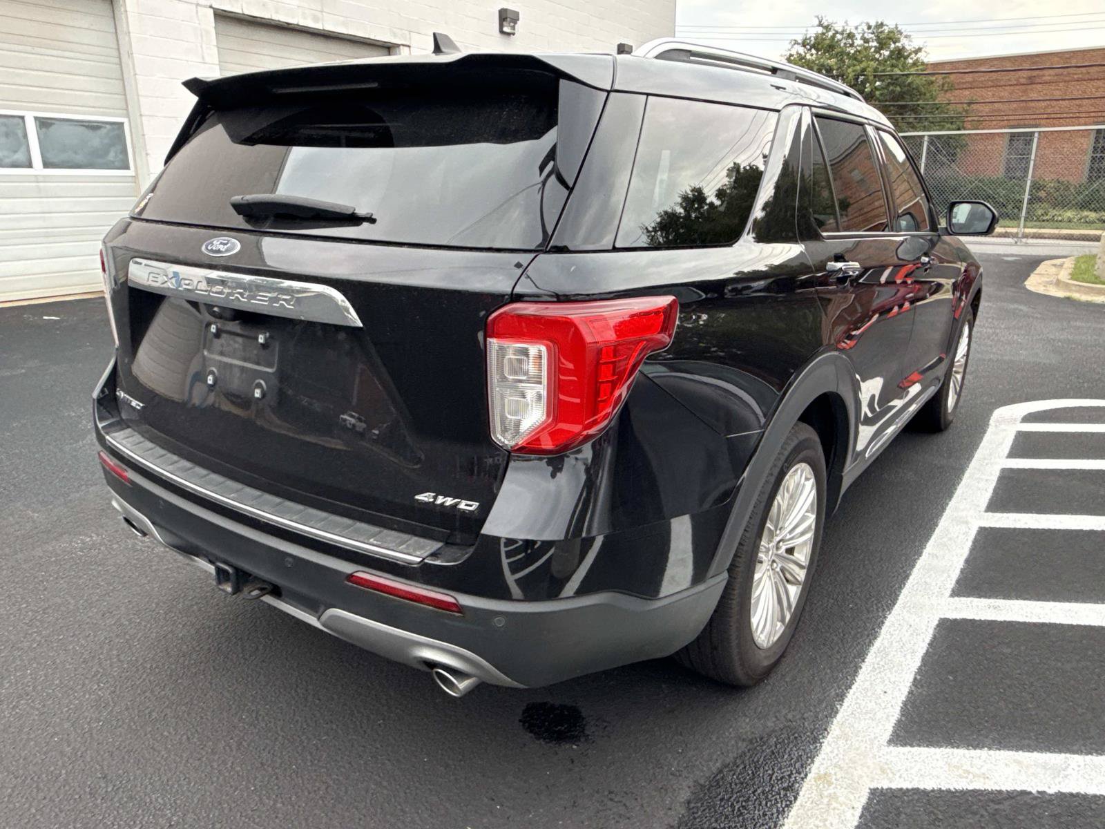Used 2023 Ford Explorer Limited w/ Limited Technology Package AWD/4WD image 5