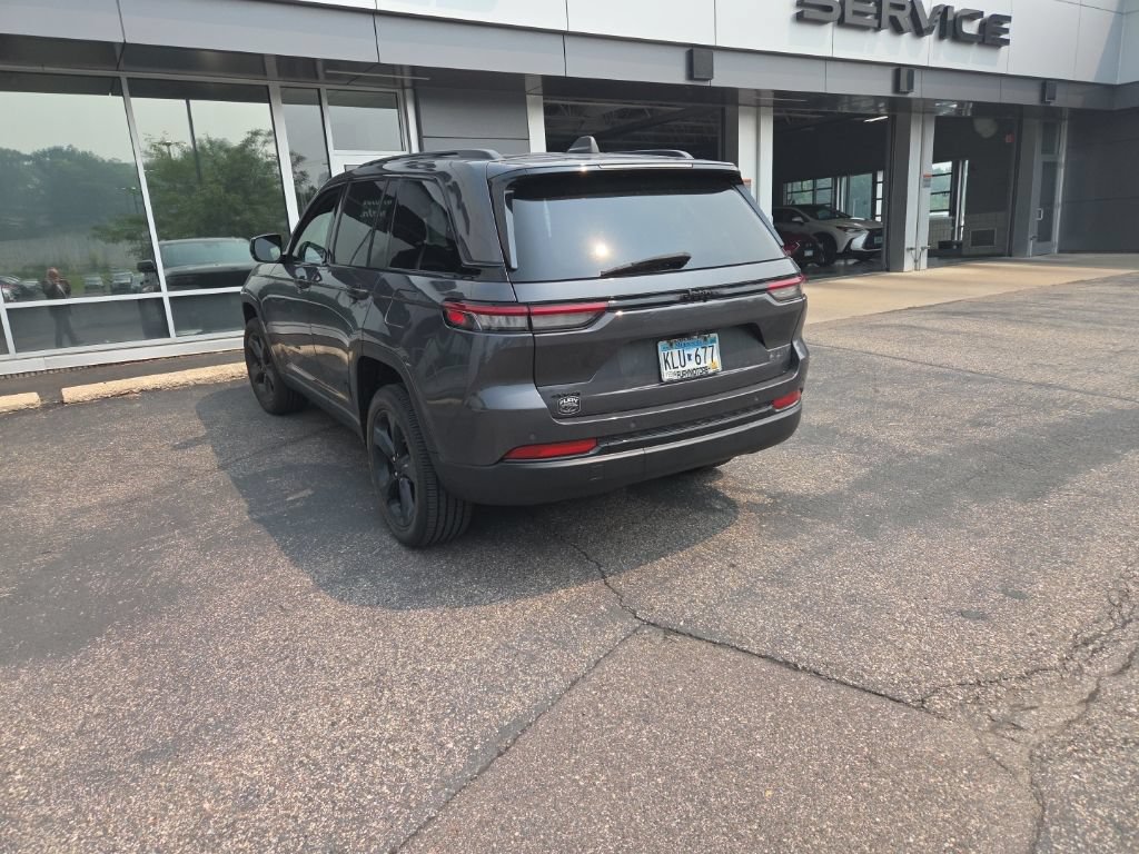 Used 2023 Jeep Grand Cherokee Altitude AWD/4WD image 12