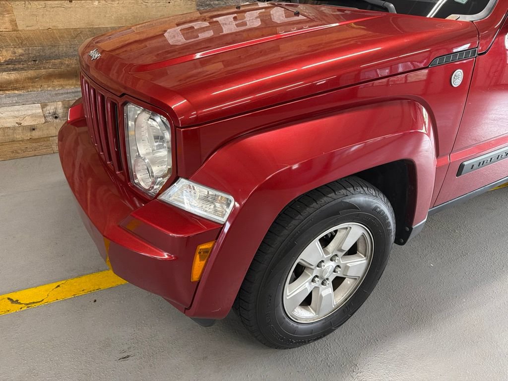 Used 2010 Jeep Liberty Sport w/ Popular Equipment Group AWD/4WD image 3