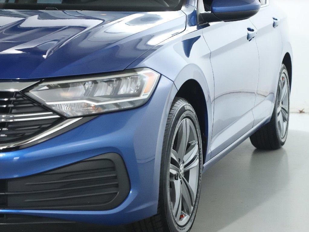 Used 2023 Volkswagen Jetta SE FWD image 4