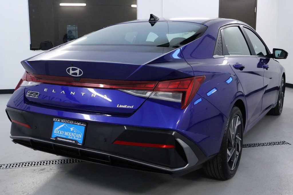 Used 2024 Hyundai Elantra Limited image 7