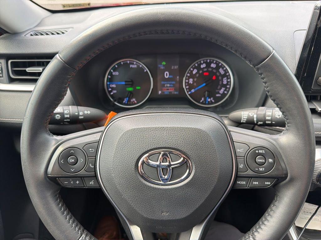 Used 2022 Toyota RAV4 XLE Premium image 7