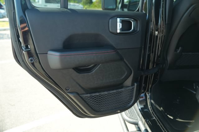 Used 2025 Jeep Gladiator Rubicon AWD/4WD image 16