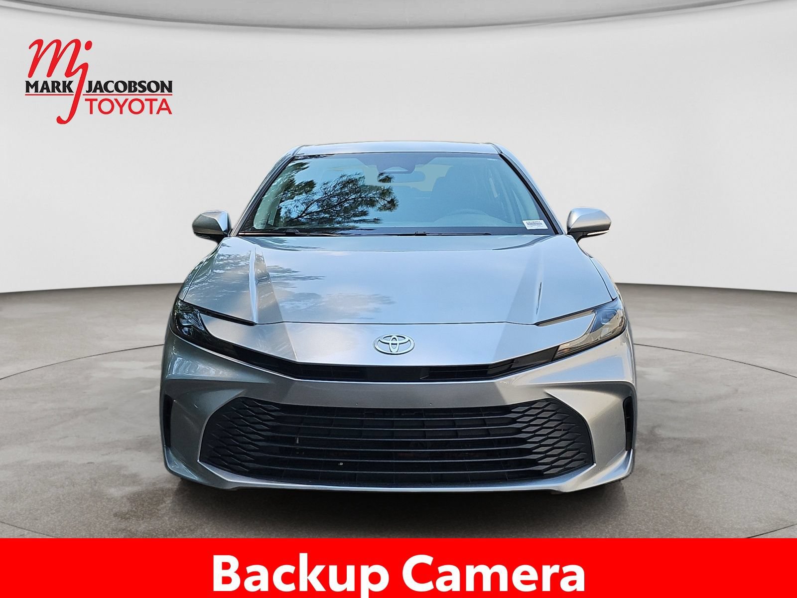Used 2025 Toyota Camry LE FWD image 3