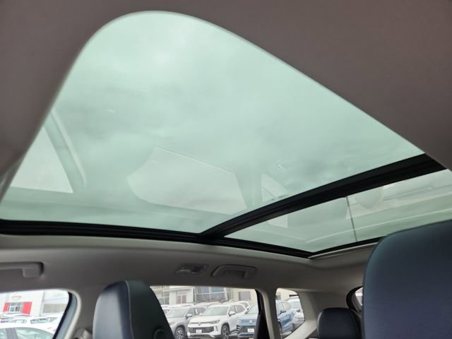 New 2026 Volkswagen Taos SEL image 17